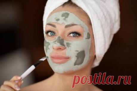 10 копеечных средств из аптеки, которые точно помогут похорошеть и сэкономить Каждый знает, что профессиональный уход за кожей лица стоит совсем недёшево. Но абсолютно всем, конечно же, хочется выглядеть молодо и красиво, вот бы еще не расставаться при этом с кругленькой суммой! На фоне активной рекламы дорогущих чудодейственных кремов мало кто догадывается, что в любой аптеке можно нарыть немудреных, но реально эффективных средств омоложения. Косметическая глина Начнем с ...