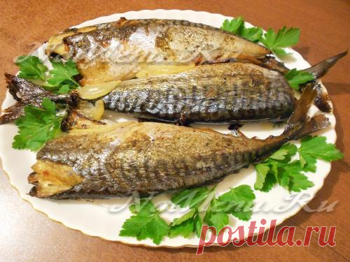 Запечённая скумбрия в фольге в духовке с луком, рецепт с фото