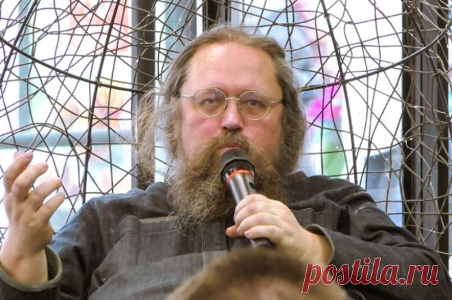 Признанный иноагентом Кураев заявил, что не откажется от гражданства РФ. По словам религиозного деятеля, он не получал зарубежных грантов и не участвует в политической деятельности.