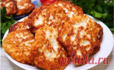 Мясные оладьи, которые я готовлю уже много лет вместо пирожков Такой рецепт станет палочкой-выручалочкой для тех, кто не любит долго стоять у плиты, но при этом не откажется вкусно поесть. Оладьи получаются очень сочные, нежные и очень вкусные!