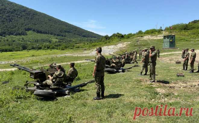 ПВО Абхазии привели в боевую готовность из-за атак дронов в России. Боевые расчеты систем противовоздушной обороны Абхазии переведены в режим боевой готовности из-за угроз атаки дронов в районах близ российско-абхазской границы.