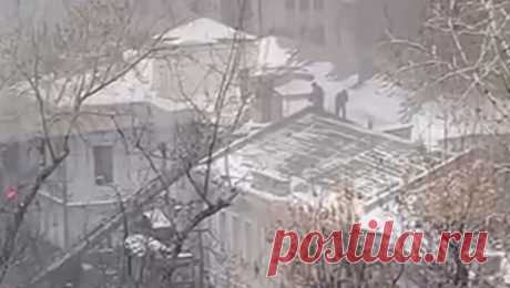 Экстренные службы потушили пожар на улице Гиляровского в Москве. Пожар, произошедший на втором этаже административного здания на улице Гиляровского в Москве, ликвидирован. Об этом сообщается в официальном Telegram-канале МЧС РФ. В ведомстве рассказали, что площадь возгорания составила 10 квадратных ...