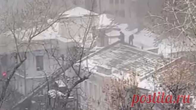Экстренные службы потушили пожар на улице Гиляровского в Москве. Пожар, произошедший на втором этаже административного здания на улице Гиляровского в Москве, ликвидирован. Об этом сообщается в официальном Telegram-канале МЧС РФ. В ведомстве рассказали, что площадь возгорания составила 10 квадратных ...