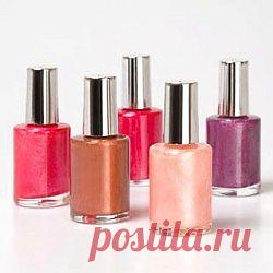 Выбрать нужный цвет лака для ногтей достаточно просто.