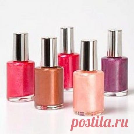 Выбрать нужный цвет лака для ногтей достаточно просто.