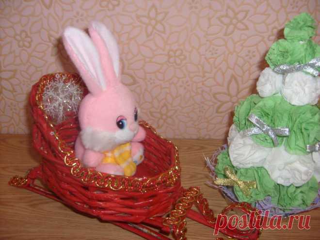 Санки для подарков из ГАЗЕТНЫХ ТРУБОЧЕК + МК