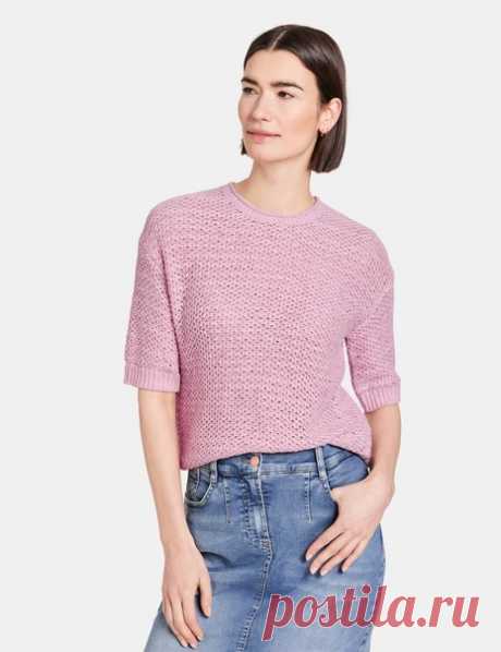 Запись на стене Джемпер с коротким рукавом из новой коллекции Gerry Weber, схемаСвязан фактурным узором (он же на рукавах розового джемпера). Схема составлена для лицевых и изнаночных рядов в двух вариантах. Раппорт этого узора очень маленький – всего две петли и восемь рядов. Накиды при снятии петель нужно делать свободными.