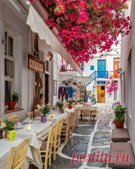 (6) Beautiful World
На улочках Миконоса,Греция