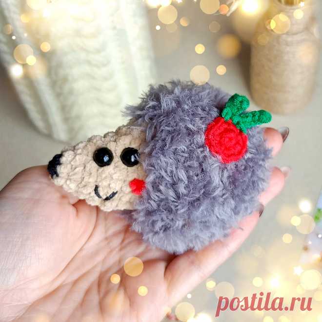 PDF Ежонок крючком. FREE crochet pattern; Аmigurumi toy patterns. Амигуруми схемы и описания на русском. Вязаные игрушки и поделки своими руками #amimore - маленький ёжик из плюшевой пряжи, ёж, плюшевый ежик, ежиха.