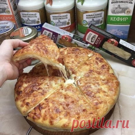 Хачапури
  Ингредиенты
- Кефир (любая кислоиолочная продукция) 1 л
-соль 1 ч л
-сода 1,5 ч л
-мука 650-750 гр
-сыр сулугуни несолёный 1 кг
-желток 3 шт( по 1 на каждый хачапури)
-подсолнечное масло 5 ст ложек
-масло сливочное 45 гр
В Кефир комнатной температуры добавить 1 ч ложку соли и 1,5 ч л соды, перемешать и дать постоять 5 мин, чтобы наступила реакция. Если вы не нашли в продаже мацони (кефир) , тесто можно приготовить на воде с молоком с добавлением дрожжей (100 мл молока, 100 мл воды