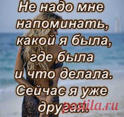 Живу, не ожидая чуда, Но пухнут жилы от стыда,- Я каждый раз хочу отсюда Сбежать куда-нибудь туда.