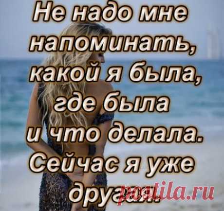 Живу, не ожидая чуда, Но пухнут жилы от стыда,- Я каждый раз хочу отсюда Сбежать куда-нибудь туда.
