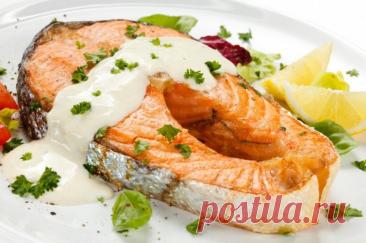 Красная рыба в мультиварке Ингредиенты:Стейки красной рыбы – 6 штОливковое масло – 2 ст.л.Лимонный сок – 2 ст.л.Соль, специи – по вкусуЧерный молотый перец – по вкусу Приготовление: Каждый стейк натираем поваренной солью, перцем и специями. Поливаем стейки лимонным соком.Каждый стейк заворачиваем в фольгу.Чашу...