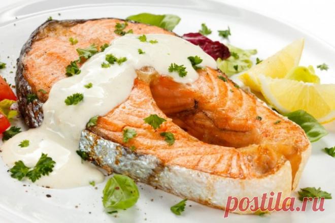 Красная рыба в мультиварке Ингредиенты:Стейки красной рыбы – 6 штОливковое масло – 2 ст.л.Лимонный сок – 2 ст.л.Соль, специи – по вкусуЧерный молотый перец – по вкусу Приготовление: Каждый стейк натираем поваренной солью, перцем и специями. Поливаем стейки лимонным соком.Каждый стейк заворачиваем в фольгу.Чашу...