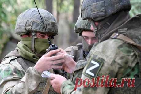 Военкор рассказал о ситуации на подходах к Красному Лиману. Дорога, ведущая к Сватово из Красного Лимана, сейчас фактически блокирована. О ситуации на подходах к городу рассказал военный корреспондент Александр Коц. Дорога на Кременную (Северодонецкий район Луганской области) пока не заблокирована, однако на нее уже выходят диверсионно-разведывательные группы.