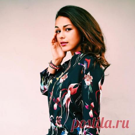 Актриса Анфиса Черных в бомбере с цветочным принтом из осенней коллекции H&amp;M. #hmrussia #hm