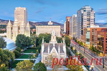 Американская пара не смогла купить дом и поселилась в церкви. Пара из штата Невада не могла накопить на большой дом и поселилась в заброшенном приходе. Отремонтировать его американцы взялись самостоятельно. В бывшей церкви разместились пять спален и три ванные комнаты, внизу оборудован кухонный островок. Снаружи дома организован дворик-патио с зоной барбекю.