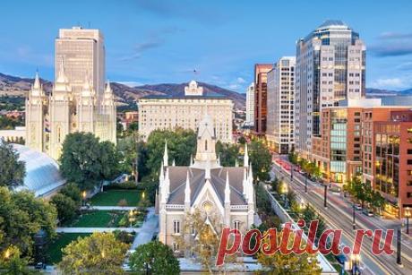 Американская пара не смогла купить дом и поселилась в церкви. Пара из штата Невада не могла накопить на большой дом и поселилась в заброшенном приходе. Отремонтировать его американцы взялись самостоятельно. В бывшей церкви разместились пять спален и три ванные комнаты, внизу оборудован кухонный островок. Снаружи дома организован дворик-патио с зоной барбекю.