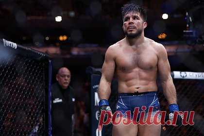 Экс-чемпион UFC призвал уйти в отставку судью боя Шевченко и Грассо. Бывший чемпион UFC Сехудо призвал уйти в отставку судью боя между киргизской девушкой-бойцом Валентиной Шевченко и мексиканкой Алексой Грассо. «Выиграла ли Алекса пятый раунд? Сто процентов. Был ли это раунд 10-8? Абсолютно точно нет. Майк Белл, меня от тебя просто тошнит. Ты должен уйти из судейства», — заявил он.
