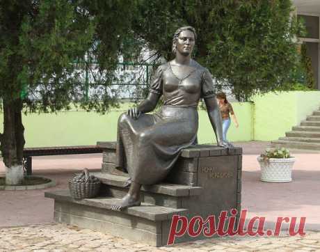 Памятник Нонне Мордюковой в Ейске | КБ | Яндекс Дзен