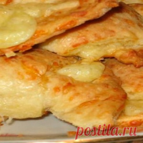 Сырные рогалики — просто восторг. Тесто делается очень быстро из тех продуктов которые всегда есть под рукой