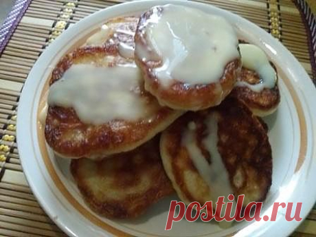 Как приготовить пышные оладьи на дрожжах - рецепт с фото | Готовить быстро