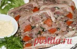 Ветчина из свиных рулек - вкусно, нарядно, относительно бюджетно....