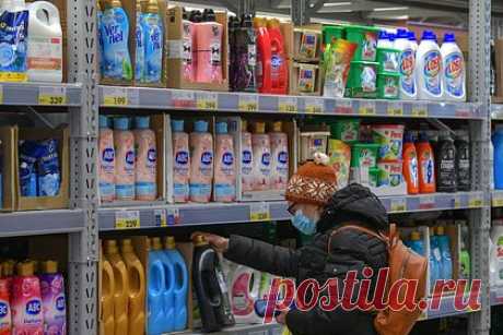 Торговые сети обяжут создать полки с непродовольственными товарами из России. Торговые сети обяжут создать полки с российскими непродовольственными товарами. Об этом сообщают «Известия» со ссылкой на пояснительную записку законопроекта депутатов «Единой России» в Госдуме и Минпромторга. Инициатива разработана в целях повышения конкурентоспособности отечественных потребительских товаров.