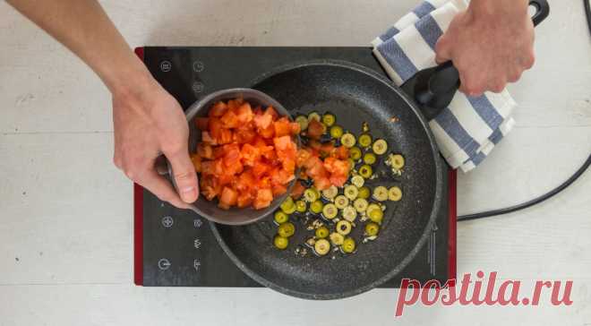 Рыба с помидорами и оливками