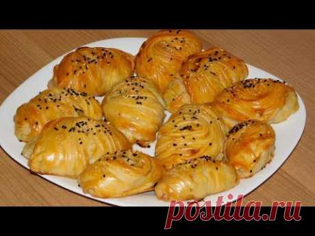 Вкусные красивые хрустящие и сочные слоёные булочки.