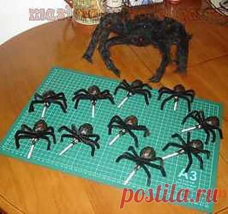 Мастера рукоделия - рукоделие для дома. Бесплатные мастер-классы, фото и видео уроки - Мастер-класс: Паучки из чупа-чупсов на Хэллоуин