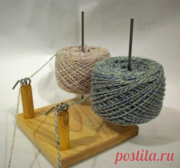 ТОП-9 лайфхаков для вязания
1. Держатели для клубков. Всевозможные приспособления, предназначенные для того, чтобы клубочек никуда не «убегал» :)

2. Еще одна идея для многоцветного вязания. Берем органайзер для мелочей, складываем туда клубки и продеваем нити в отверстия в крышке.

3. Свяжите себе крючком напёрсток — и ниточка не будет убегать и натирать. 

4. Как не забыть название и номер цвета ниток для вязания? Взять папку, дырокол и соорудить собственную систему хран...