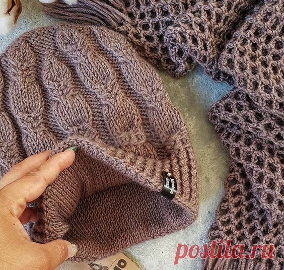 Шапка с ораном из кос