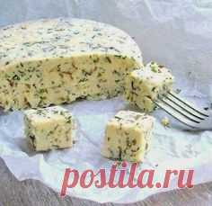 Домашний сыр с зеленью и тмином