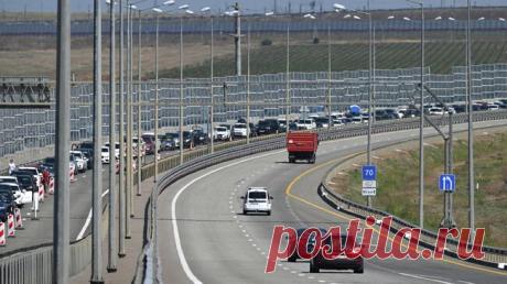 Около тясячи автомобилей ожидают проезда по Крымскому мосту