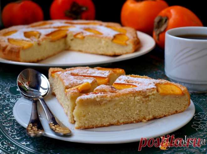 Шарлотка с хурмой.