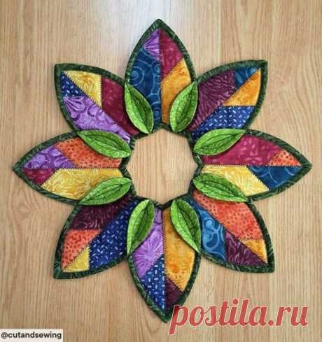 Салфетка из лоскутов своими руками Салфетка из лоскутов своими рукамиЧем ярче лоскутки, тем красочнее салфетка.
