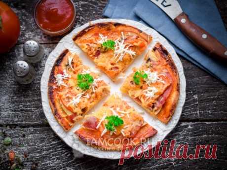 Пицца с ветчиной, сыром и помидорами
