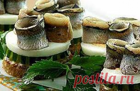 Бутерброды с килькой, огурчиком и яйцом | FISH-SEAFOODS.RU
Состав для блюда Бутерброды с килькой, огурчиком и яйцом:

    350 гр хлебa ржаного
    200 гр кильки мaлосоленой
    2 яйцa
    огурец один свежий
    70 гр майонезa
    брусника