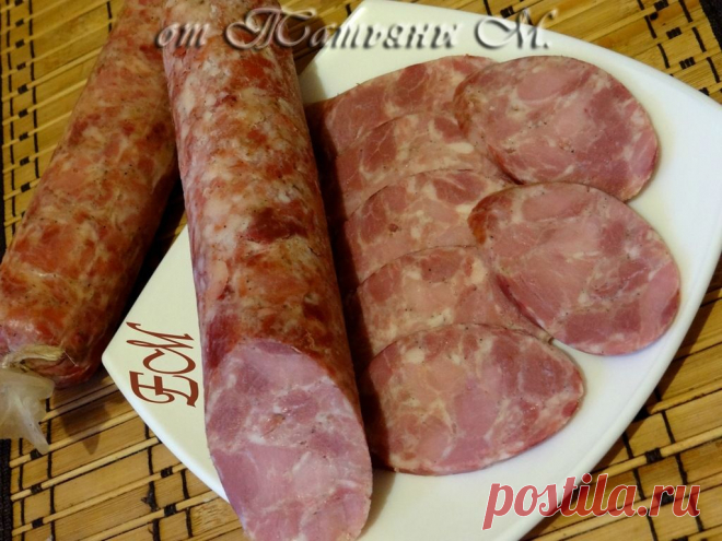 Колбаса ветчинная свиная.