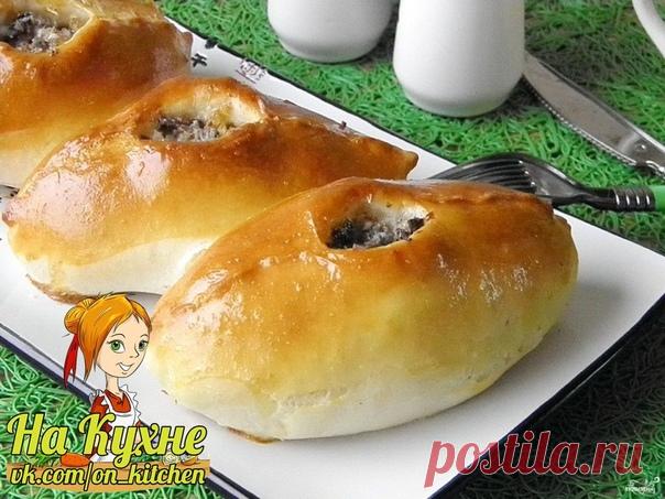 Расстегай с сайрой

Приготовьте сначала тесто для пирожков. В процессе откройте консерву и смешайте ее с луком. Наполните пирожки начинкой и испеките в духовке. Читайте подробный пошаговый рецепт ниже. Удачи!

Ингредиенты:

Яйцо: 3 Штуки (2 в тесто, 1 для смазывания),
Дрожжи свежие: 25 Грамм (или 2 ч.л сухих),
Сахар: 1,5 Ст. ложки,
Соль: 0,5 Чайных ложки,
Вода теплая: 250 Миллилитров,
Мука: 4 Стакана,
Сайра (консерва): 2 Штуки,
Лук: 1-2 Штук

Приготовление:

Подготовьте пр...