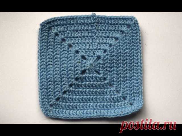 Видео уроки вязания для начинающих: 
Как связать квадрат без дырок на основе схемы бабушкиного квадрата. Вязание крючком для начинающих. Способ 1
Как связать плотный бабушкин квадрат крючком с незаметным швом
Как связать квадрат с рельефными столбиками. Из таких красивых мотивов можно связать уютный плед крючком или покрывало. 
Как связать квадрат с цветочным мотивом. Из таких мотивов можно связать покрывало, сумку, кофточку, коврик, салфетку
Как связать бабушкин квадрат о...