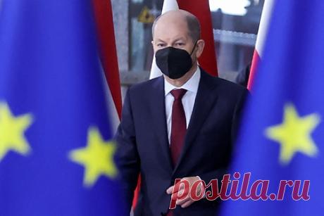 В Госдуме рассказали о новой политике Германии в отношении России. Депутат Госдумы Дмитрий Новиков заявил, что канцлер Германии Олаф Шольц не хочет стать той исторической фигурой, с которой связывали бы ухудшение отношений с Россией. Он отметил, что экономические связи с Москвой необходимы Берлину, и новый глава государства это понимает.
