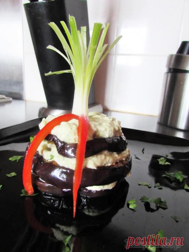 МИЛЬФЕЙ "Чиполлино" из баклажан и творожно-авокадовой прослойкой