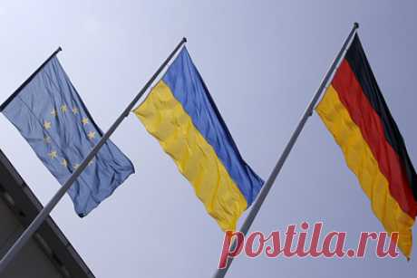 Украина напомнила Германии о «темном прошлом» и призвала помочь вступить в НАТО. Германия обязана оказывать содействие вступлению Украины в Евросоюз и НАТО из-за «темных страниц прошлого», заявил посол Украины в Берлине Андрей Мельник. Дипломат отметил, что Украина входит в число стран, которые сильнее всего пострадали от преступлений нацистов, однако ее жертвы игнорируются немецкой политикой.