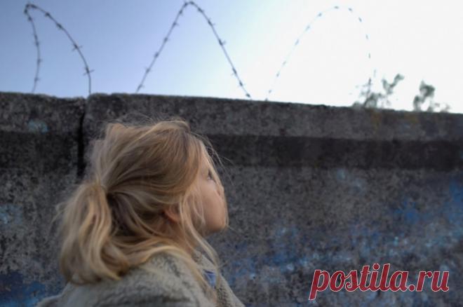 «Им нужны рабы». Беженка из Украины рассказала, почему не рвётся на родину. Украинка заявила, что власти ее государства хотят сделать из граждан крепостных.