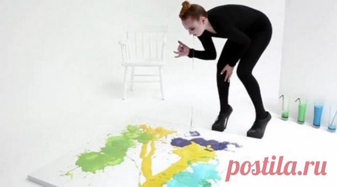 28-летняя англичанка Милли Браун рисует картины собственной рвотой. Шокирующие фото.