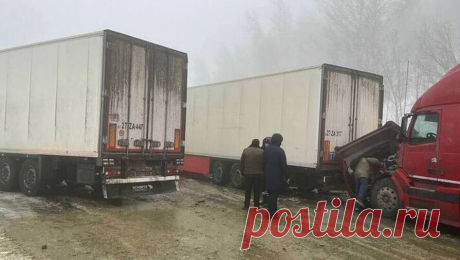 В Саратовской области произошло столкновение семи фур и одной легковой машины. В Саратовской области произошло массовое ДТП. Об этом сообщает РИА Новости со ссылкой на начальника управления безопасности жизнедеятельности правительства региона Юрия Юрина. Инцидент произошел недалеко от поселка Алексеевка. По ...