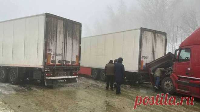 В Саратовской области произошло столкновение семи фур и одной легковой машины. В Саратовской области произошло массовое ДТП. Об этом сообщает РИА Новости со ссылкой на начальника управления безопасности жизнедеятельности правительства региона Юрия Юрина. Инцидент произошел недалеко от поселка Алексеевка. По ...