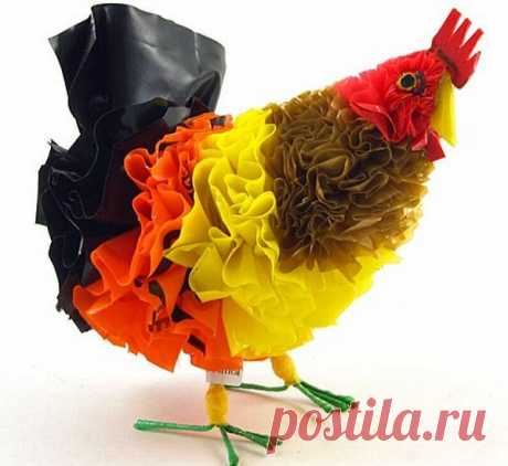 Украшаем дачу: Курочка из пакетов | Рукоделие